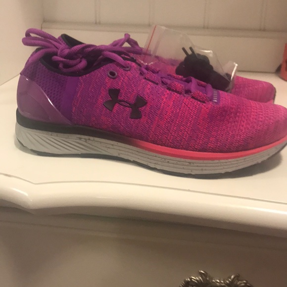 Women’s Under Armour shoes!!! - Picture 3 of 7